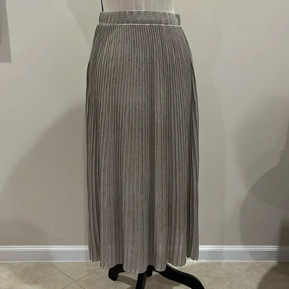 Falconeri Made in Italy Knit Pleated Midi Skirt Pale Gray Silver XS -Small - Picture 3 of 13